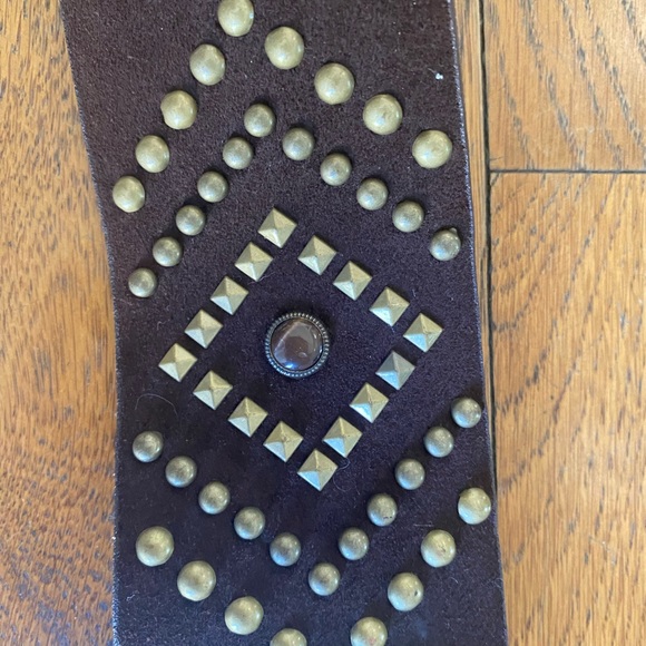 Brown studded belt fits medium - Picture 2 of 4